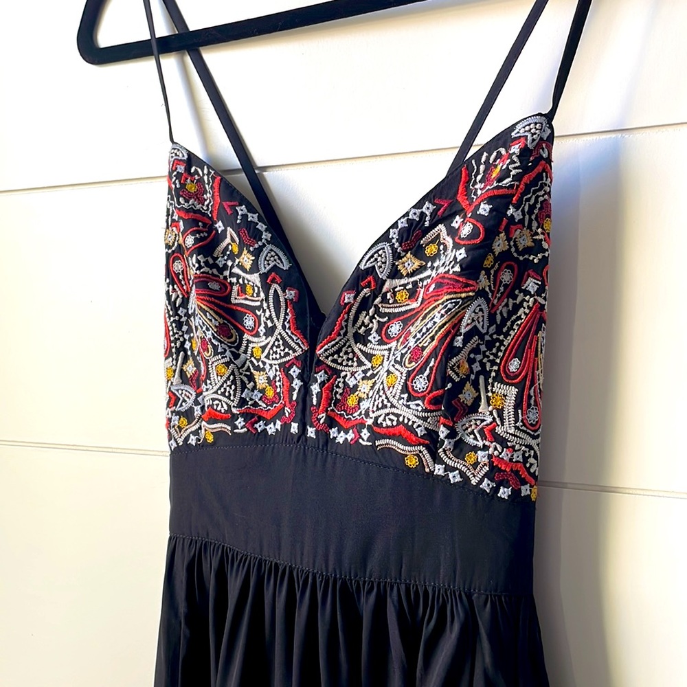 Abercrombie & Fitch Embroidered Bodice Maxi Dress w/ Tiered Skirt - Size Small